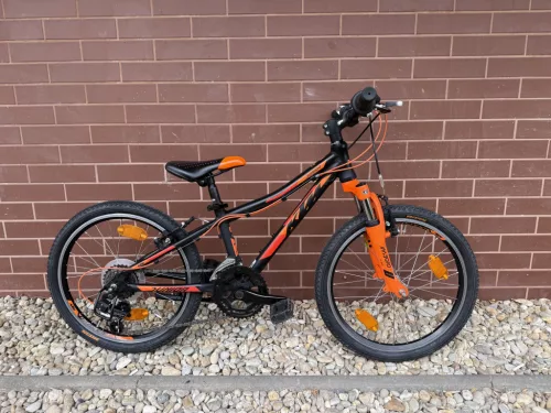 KTM Peak Junior- 20” Gyermek kerékpár, 3x7 sebességes Shimano váltó, SR Suntour M3070 teleszkóp, 27cm