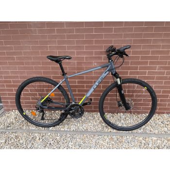   Cube Cross Pro - 28" Trekking kerékpár, 3x10 Sebességes Shimano XT váltó, Rock Shox air teleszkóp,51cm
