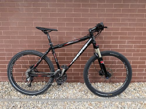 Nakita Team PRO 9000 - 26” MTB kerékpár, 3x9 sebességes Shimano XT váltó, Manitou első teleszkóp, 48cm