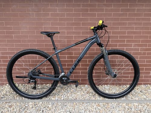 Cube Aim Pro- 29" MTB kerékpár, 3x8 sebességes Shimano Acera váltó, SR Suntour XCT30 teleszkóp, L