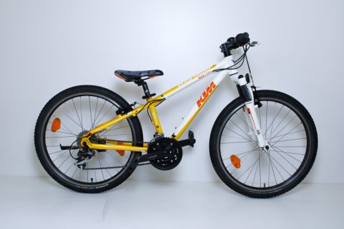 KTM Wild Thing 24"-os gyermek kerékpár, 18 fokozatú Shimano Acera váltó, Suntour XCR teleszkóp 31cm