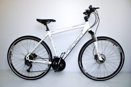 Merida Crossway TFS 300 28"-os Trekking kerékpár, 27 fokozatú Shimano SLX váltó, Suntour NEX teleszkóp, 52cm/M