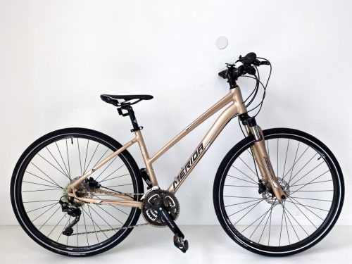 Merida Crossway 500 28"-os Trekking kerékpár, 30 fokozatú Shimano Deore XT váltó, Suntour NCX teleszkóp, 46cm/S