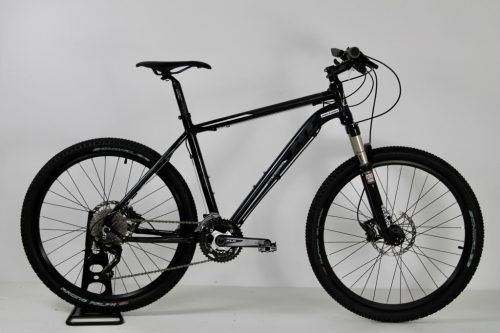 HT XCC 4.5 26” MTB Kerékpár, 30 Sebességes Shimano XT váltó, Rock Shox Reba teleszkóp, 48cm/M