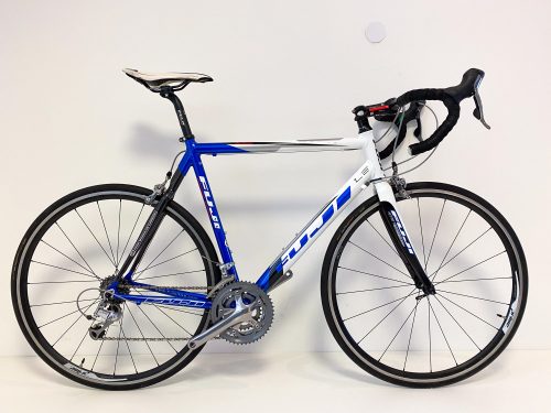 Fuji Roubaix 28”-os Aluminium országúti kerékpár, 30 Fokozatú Shimano 105 váltó, 58cm/L-XL