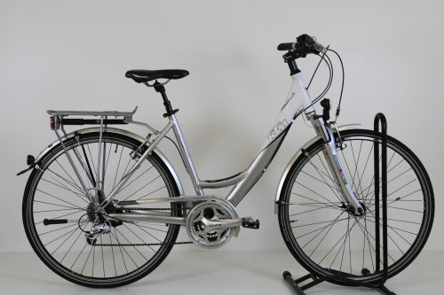 KTM Vento Lofht 28"-os Trekking kerékpár, 24 fokozatú Shimano LX váltó, Suntour teleszkóp, 51cm/M