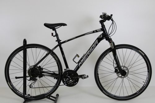 Merida Crossway 100 28"-os Trekking kerékpár, 27 fokozatú Alivio váltó, Suntour NEX teleszkóp, 48cm/S-M