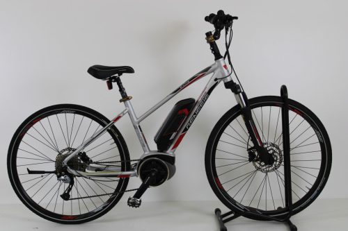 Genesis Cross E-Lite 28"-os elektromos kerékpár 500Wh, 9 fokozatú Shimano Acera váltó, Suntour NEX teleszkóp, 45cm/S