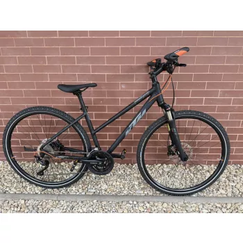   ÚJ KTM LIFE ACTION - Női cross trekking kerékpár 28” / 43 cm / 3×10 sebességes Shimano Deore váltórendszer / SR Suntour NCX-D első teleszkóp