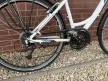 KTM LIFE TIME -  Női trekking kerékpár 28” / 43 cm / 3×8 sebességes Shimano Deore váltórendszer/ SR Suntour NEX első teleszkóp