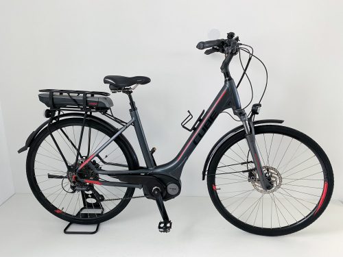 Cube Touring 28”-os elektromos kerékpár 400Wh, 9 fokozatú Altus váltó, Suntour NEX-HLO teleszkóp, 50 cm / 20” / M