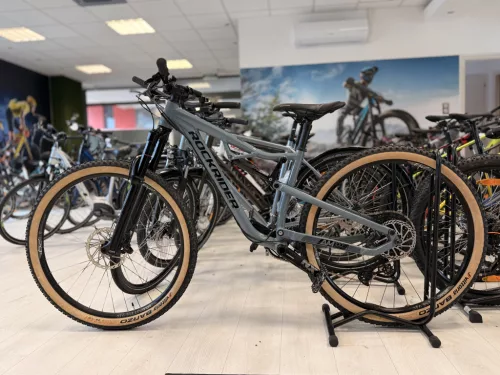 ROCKRIDER AM 100S 140MM 29" FULLY MTB kerékpár, SRAM MX 12 Sebességes Váltó, ROCK SHOX 35MM teleszkóp, 43cm/S-M