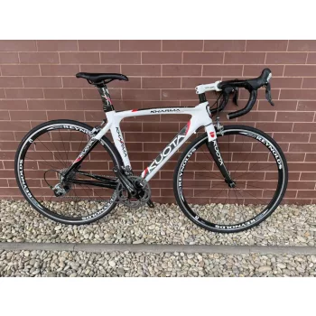   KUOTA KHARMA RACE - ORSZÁGÚTI KERÉKPÁR 28” / 52 CM / Karbon váz / Shimano Ultegra 2x10 fékváltókar rendszer