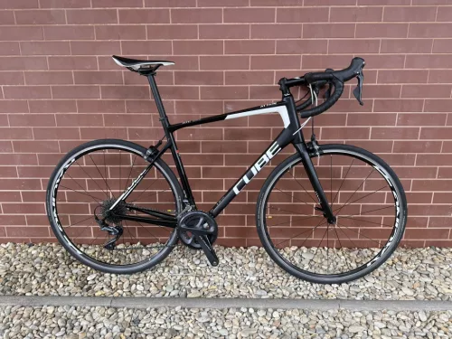 CUBE ATTAIN GTC -  KARBON ORSZÁGÚTI KERÉKPÁR 28” / 55 CM / Shimano Ultegra 2x11 fékváltókar rendszer / Karbon váz / Karbon villa