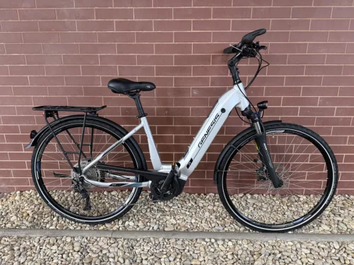 Genessis Touring 2.1 - 28” Elektromos kerékpár / 46cm / 9 sebességes váltórendszer / SR Suntour NEX első teleszkóp
