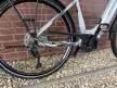 Genessis Touring 2.1 - 28” Elektromos kerékpár / 46cm / 9 sebességes váltórendszer / SR Suntour NEX első teleszkóp