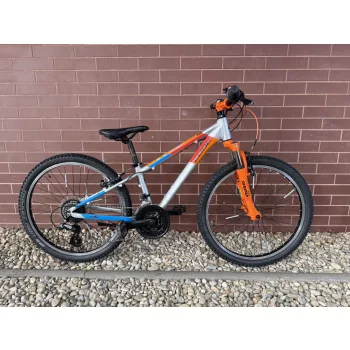   CUBE RACE 240 - 24” GYERMEK KERÉKPÁR / 3×7 sebességes Shimano Altus váltó / SR Suntour M3010 első teleszkóp