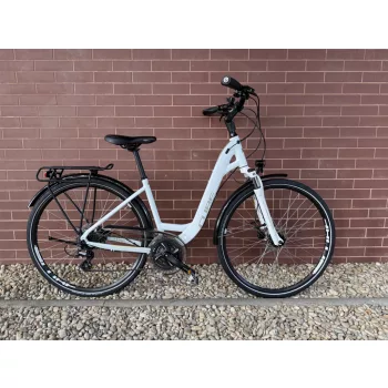   CUBE TOURING PRO - 28” Női Trekking kerékpár / 46cm / 3×8 sebességes Shimano Altus váltó / SR Suntour NEX első teleszkóp