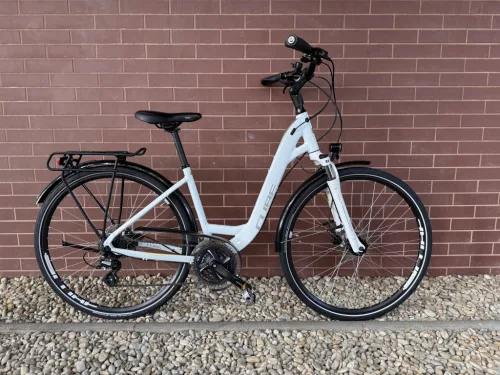 CUBE TOURING PRO - 28” Női Trekking kerékpár / 46cm / 3×8 sebességes Shimano Altus váltó / SR Suntour NEX első teleszkóp
