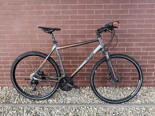 KTM Leggero Race - 28" Trekking kerékpár /51cm / Shimano XT 3×10 sebességes váltórendszer / SR Suntour NCX-D első teleszkóp