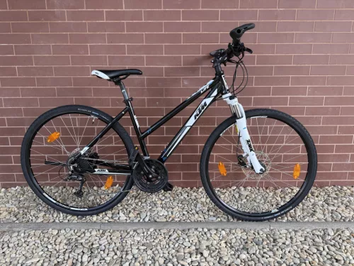 KTM LIFE ROAD - Cross trekking kerékpár 28" / 46cm / Shimano Deore 3×9 sebességes váltó / SR Suntour NEX első teleszkóp
