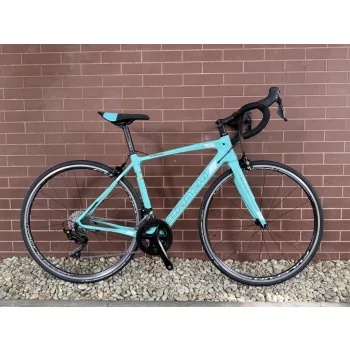   BIANCHI INTENSO - Full Karbon 28" országúti kerékpár / 50cm / Shimano 105 2×11 sebességes váltórendszer / 