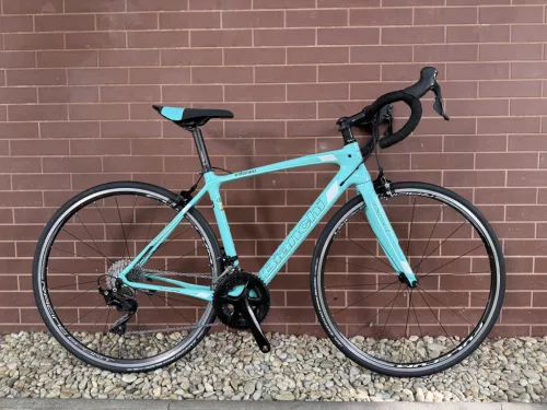 BIANCHI INTENSO - Full Karbon 28" országúti kerékpár / 50cm / Shimano 105 2×11 sebességes váltórendszer / 
