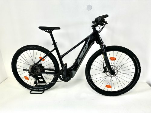 KTM Macina Cross 620 28”-os elektromos kerékpár 625Wh, Shimano Deore 10, SRSuntour NCX-D teleszkóp, 46 cm / 18” / S