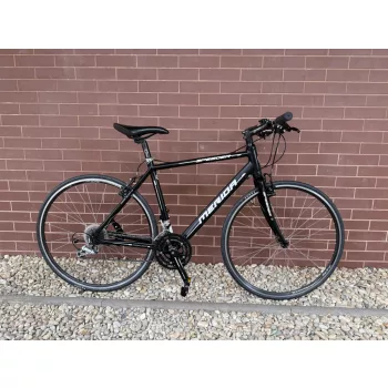   MERIDA SPEEDSTER T2 - VÁROSI KERÉKPÁR 28” / 51 CM / 3x9 Shimano Tiagra váltórendszer /
