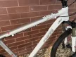 KTM RACE CROSS - MTB KERÉKPÁR 26” / 48 CM / 3x9 Shimano Deore váltórendszer / RockShox Recon első teleszkóp