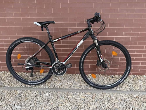 KTM Life Race - Trekking kerékpár 28” / 46 cm / Shimano XT 3×10 sebességes váltórendszer / SR Suntour NCX-D első teleszkóp