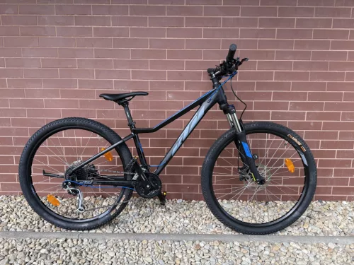 KTM Ultra - 27,5”  MTB kerékpár, 3x9 sebességes Shimano XT váltó,  SR Suntour XCM teleszkóp, 38cm