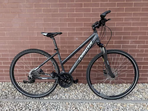 Nakita X Cross 5.5 - 28" Trekking kerékpár, 3x10 Sebességes Shimano XT váltó, SR Suntour NEX teleszkóp, 43cm