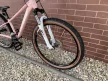 KTM Penny Lane 271 - 27,5”  MTB kerékpár, 3x8 Sebességes Shimano Altus váltó, SR Suntour XCT lockolható első teleszkóp, XS