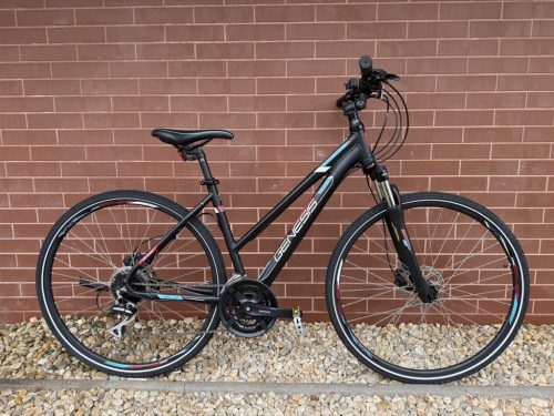 GENESIS Speed Cross 3.9 - 28"-os Trekking kerékpár, 3x8 fokozatú Shimano Acera váltó, SR Suntour NEX teleszkóp, 47 cm